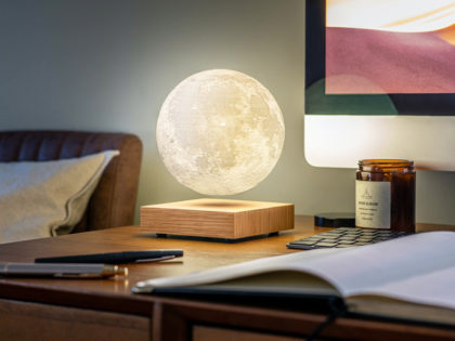 levitating-moon-lamp